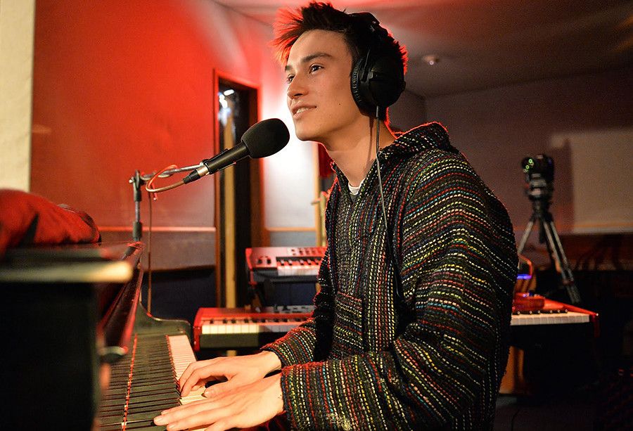 You are currently viewing Jacob Collier